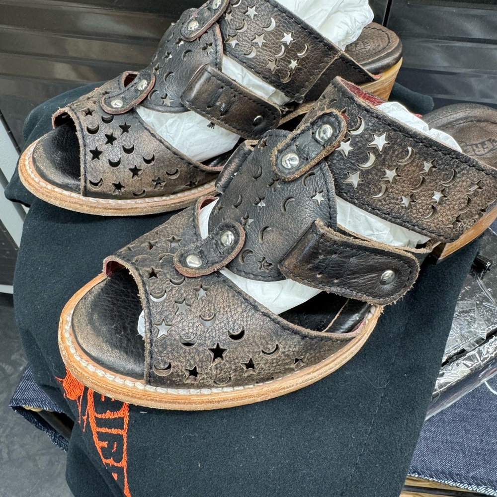 Freebird Black Moonstar Sandals Size 8 in Original Box.